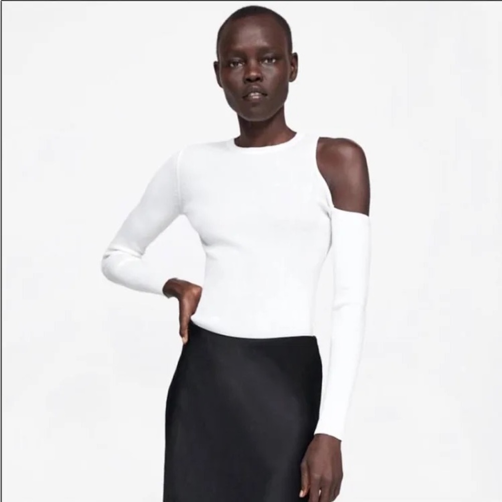 Zara white long-sleeve top with left cold shoulder, ribbed and fitted